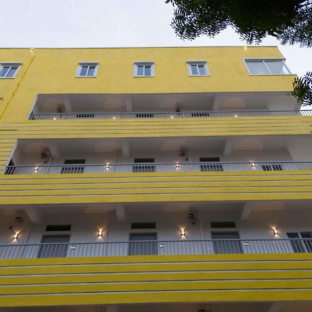 Yellow Bells Studios And Suites Gachibowli Екстериор снимка