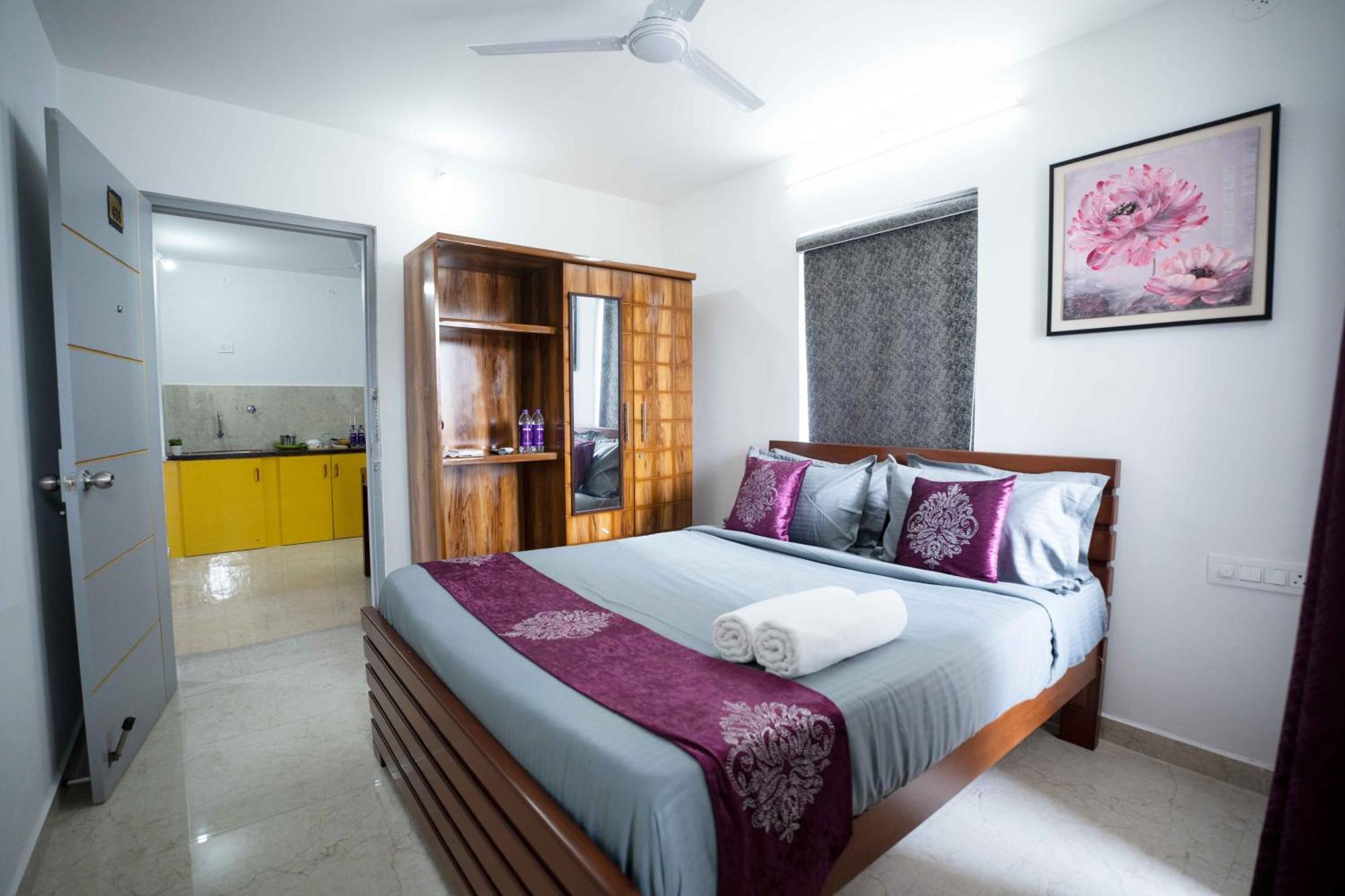Yellow Bells Studios And Suites Gachibowli Екстериор снимка
