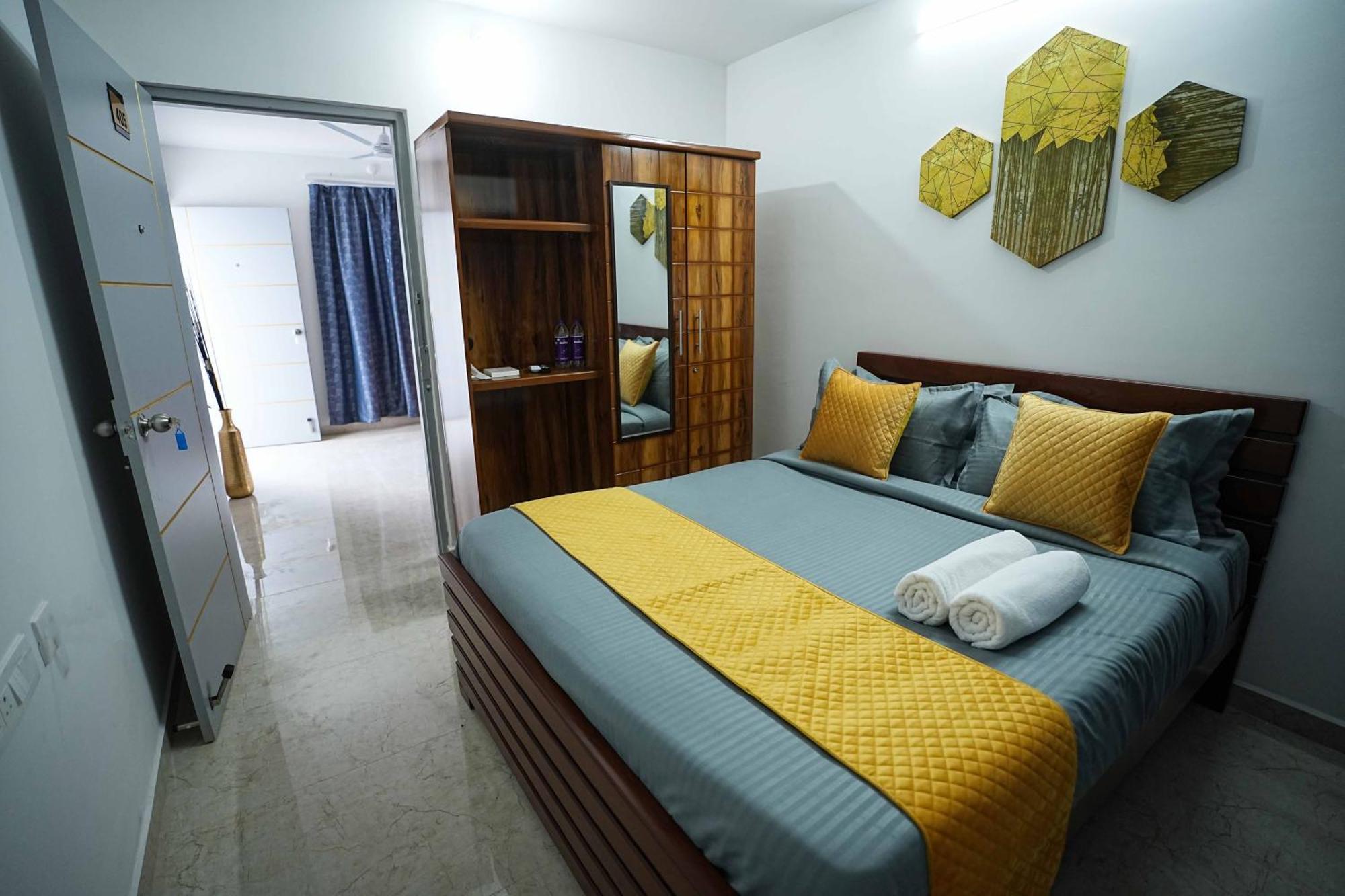 Yellow Bells Studios And Suites Gachibowli Екстериор снимка