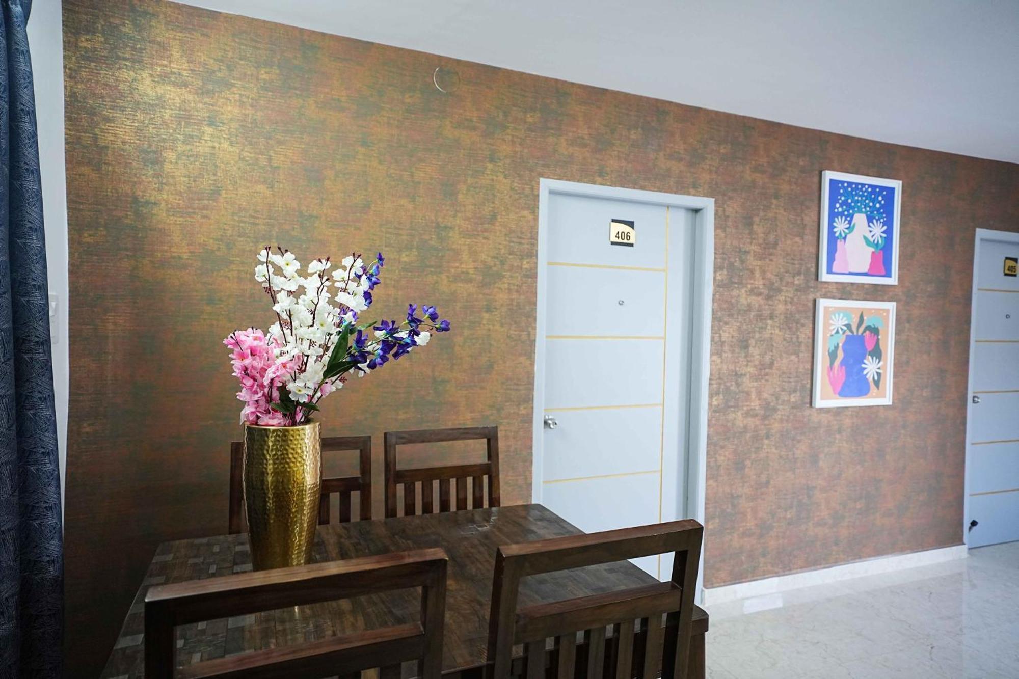 Yellow Bells Studios And Suites Gachibowli Екстериор снимка