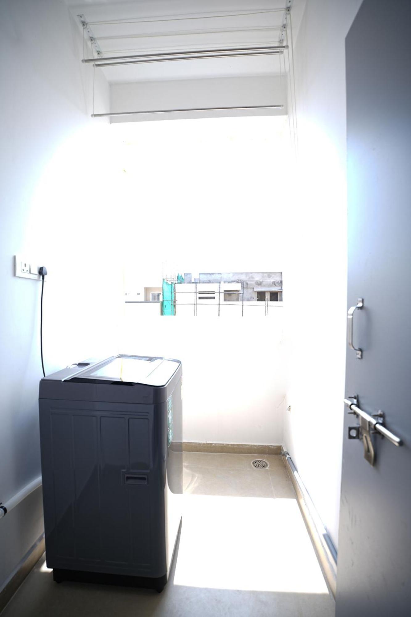 Yellow Bells Studios And Suites Gachibowli Екстериор снимка
