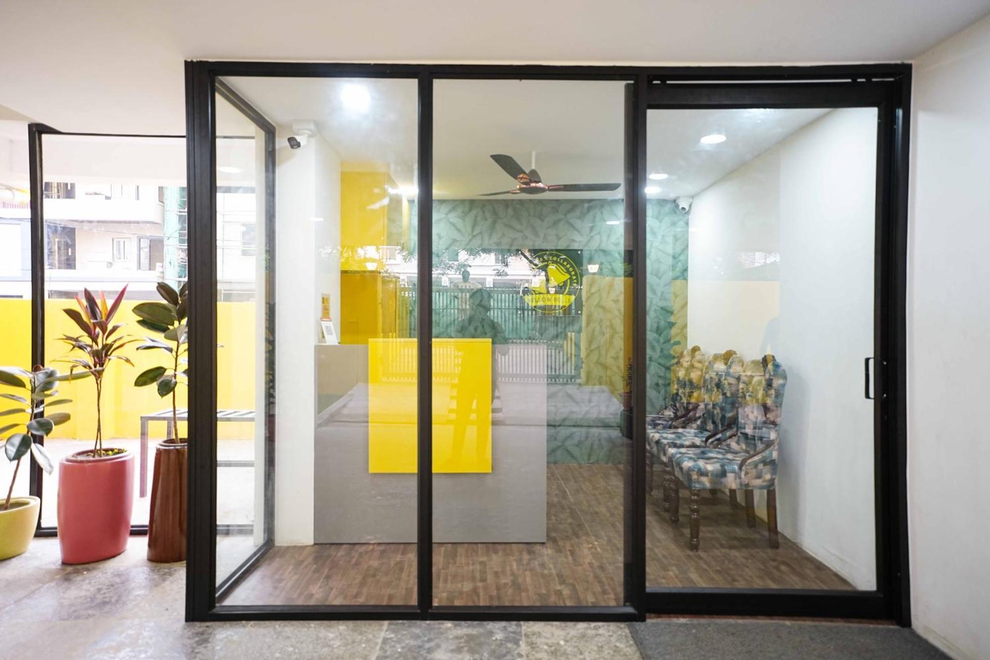 Yellow Bells Studios And Suites Gachibowli Екстериор снимка