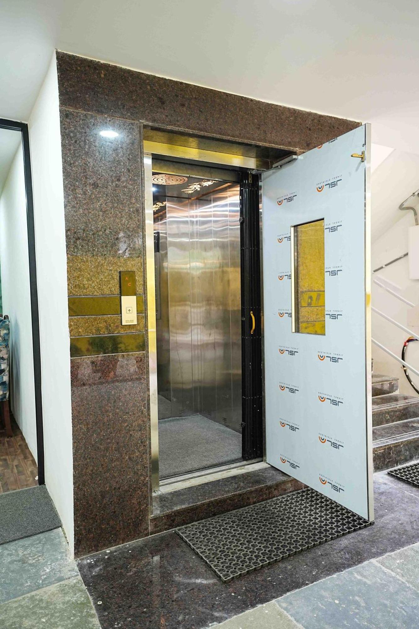 Yellow Bells Studios And Suites Gachibowli Екстериор снимка