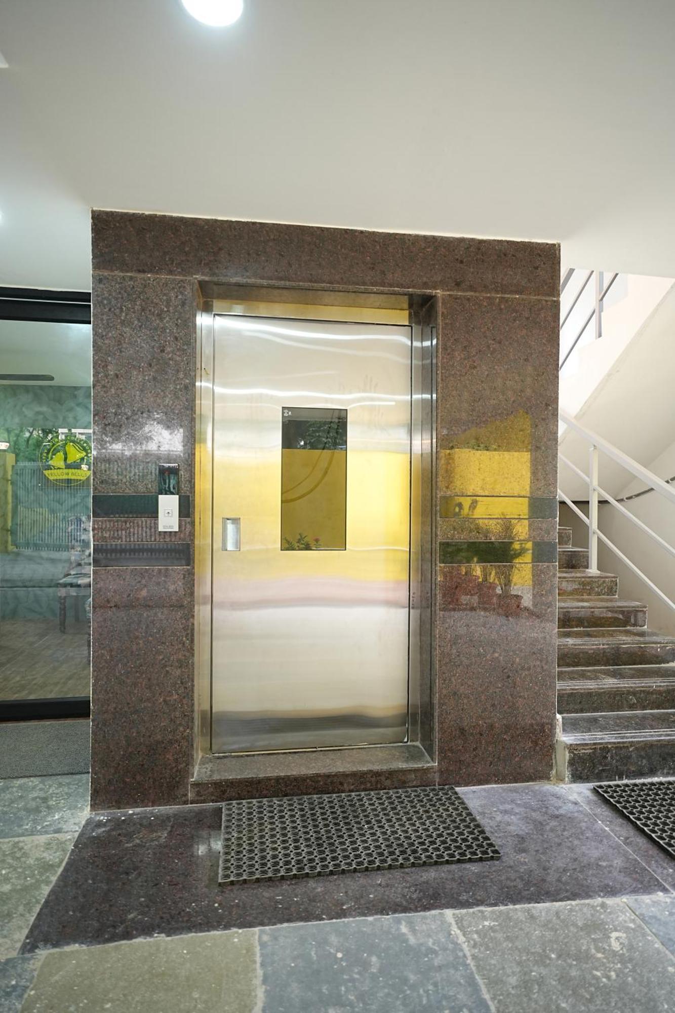 Yellow Bells Studios And Suites Gachibowli Екстериор снимка
