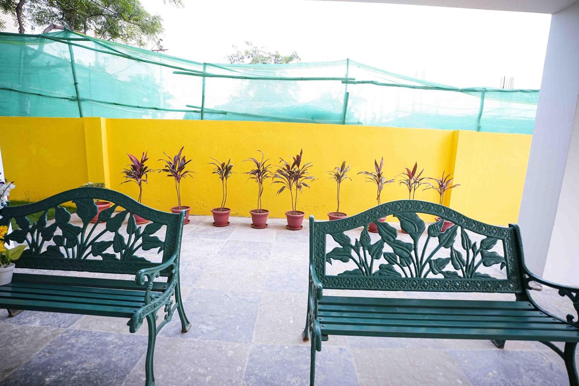 Yellow Bells Studios And Suites Gachibowli Екстериор снимка