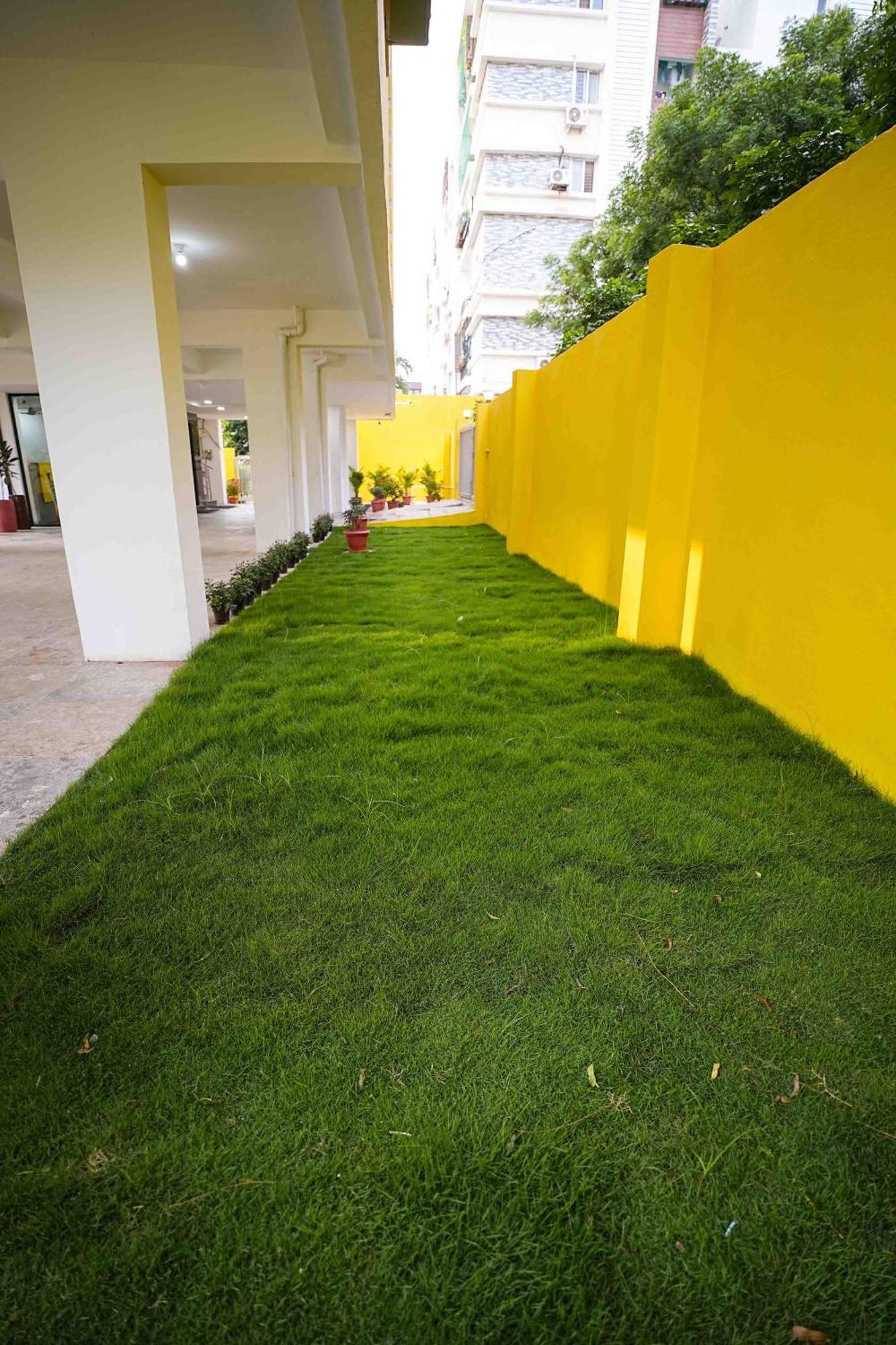 Yellow Bells Studios And Suites Gachibowli Екстериор снимка
