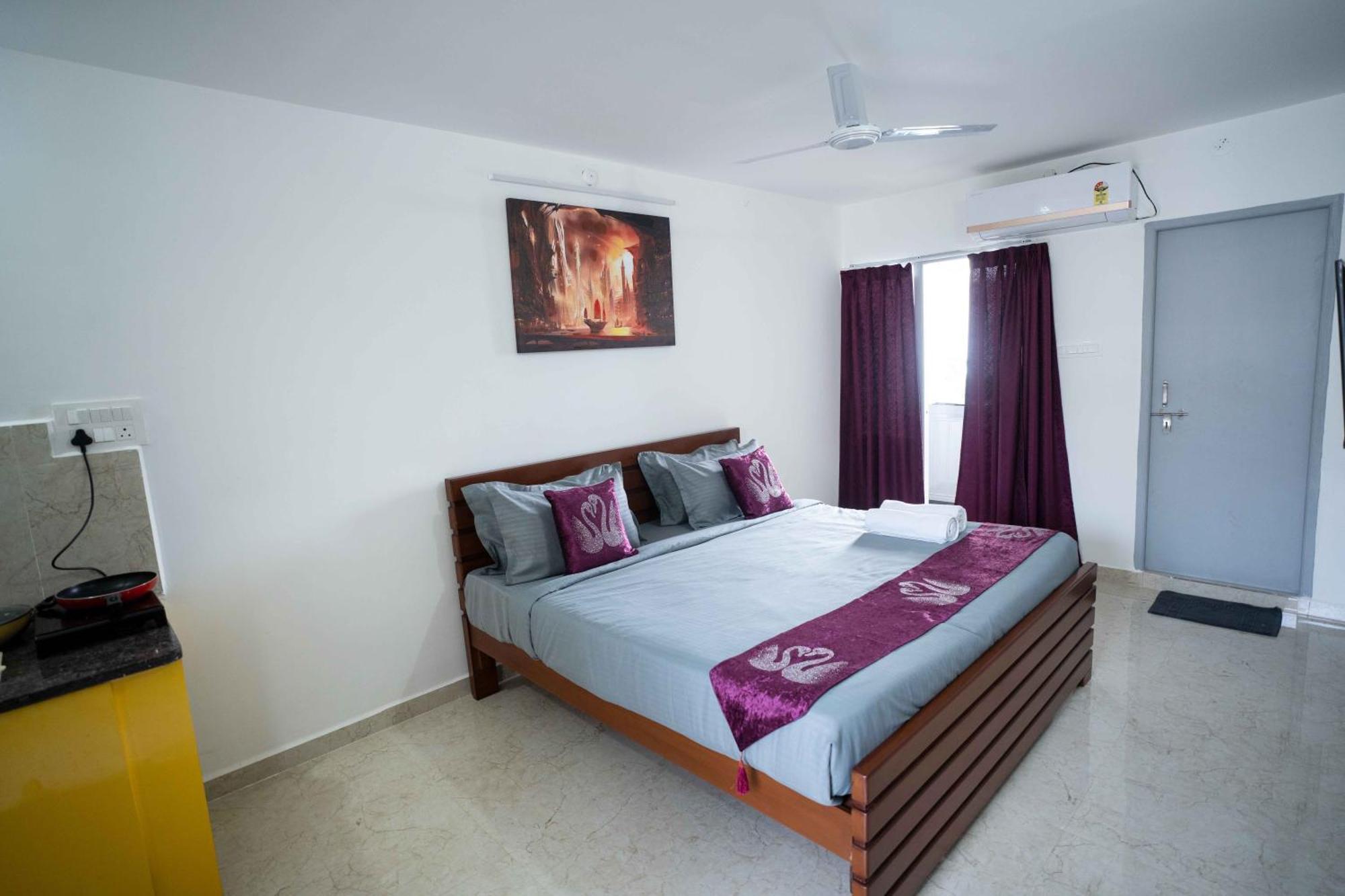 Yellow Bells Studios And Suites Gachibowli Екстериор снимка