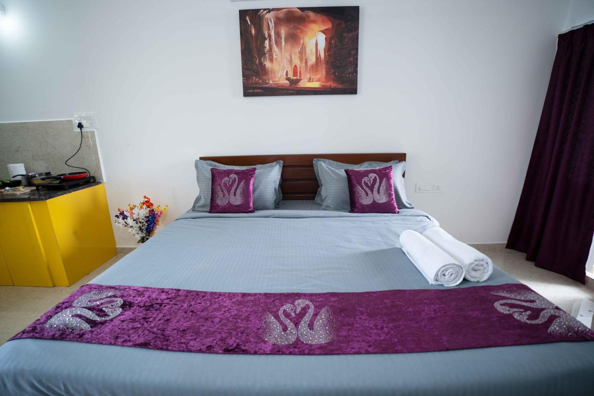 Yellow Bells Studios And Suites Gachibowli Екстериор снимка