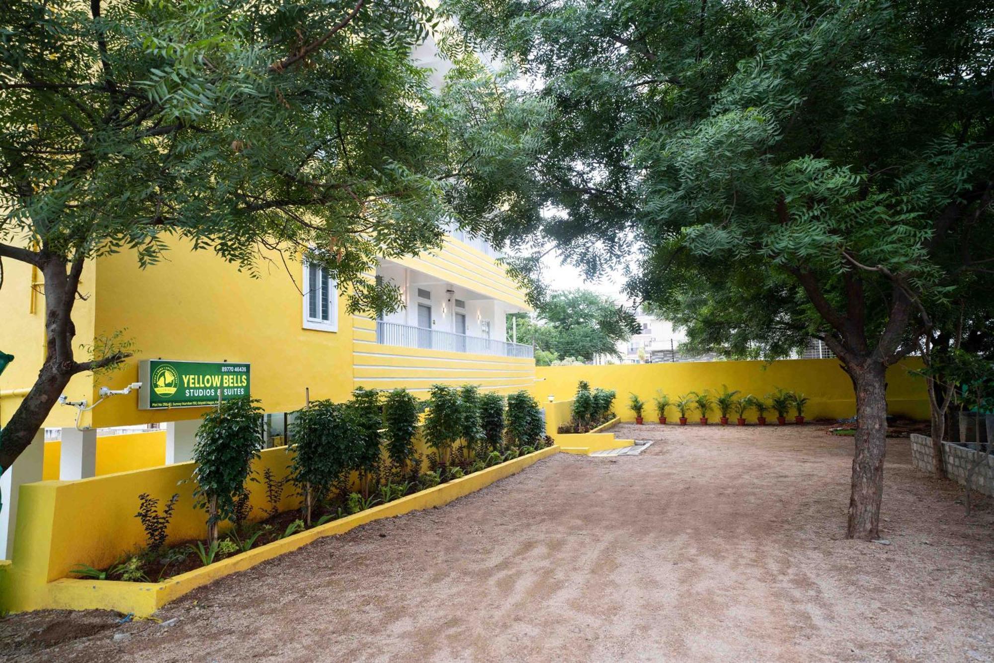 Yellow Bells Studios And Suites Gachibowli Екстериор снимка