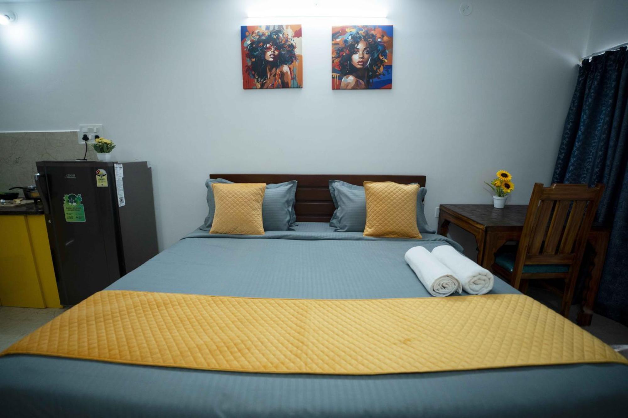 Yellow Bells Studios And Suites Gachibowli Екстериор снимка