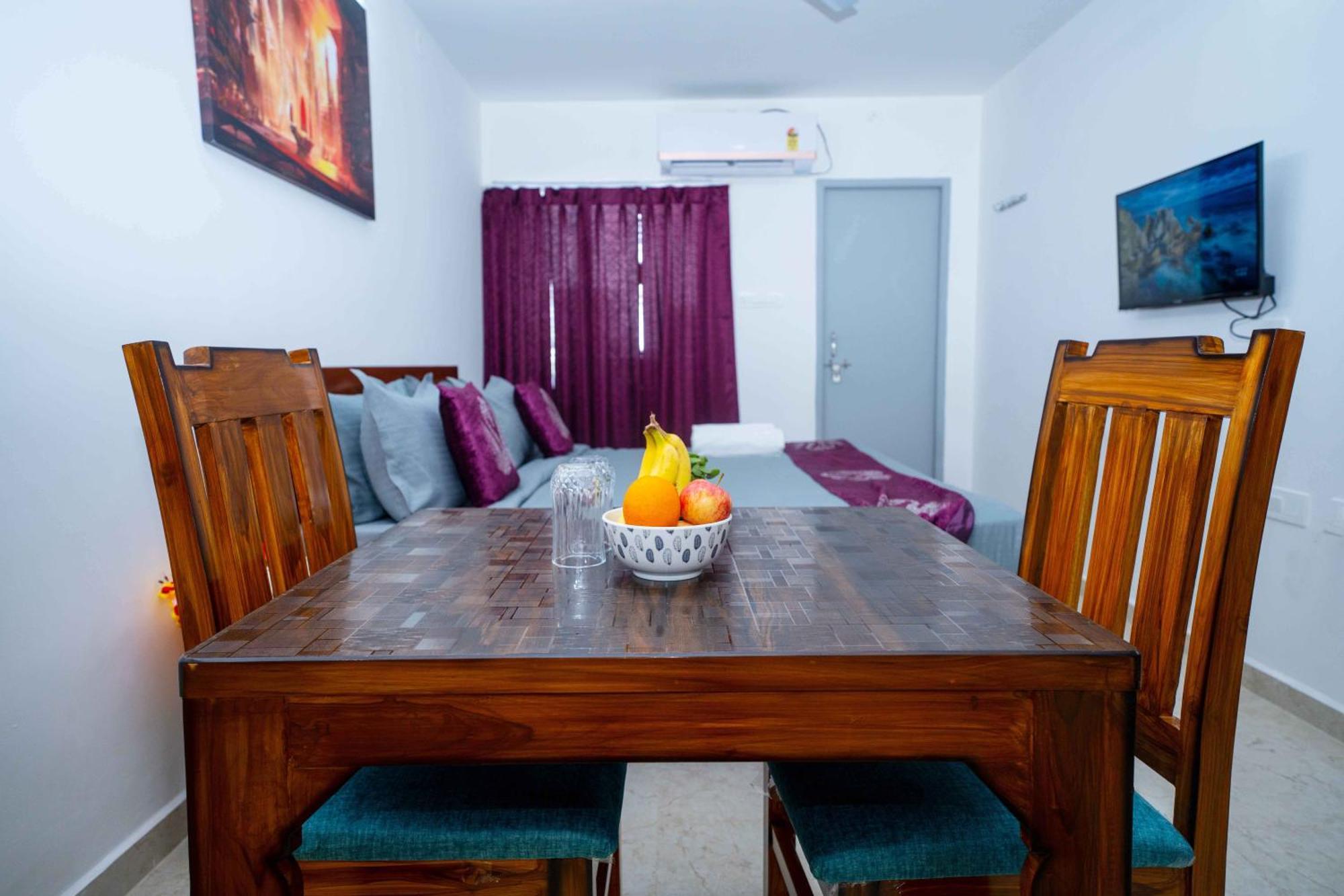 Yellow Bells Studios And Suites Gachibowli Екстериор снимка