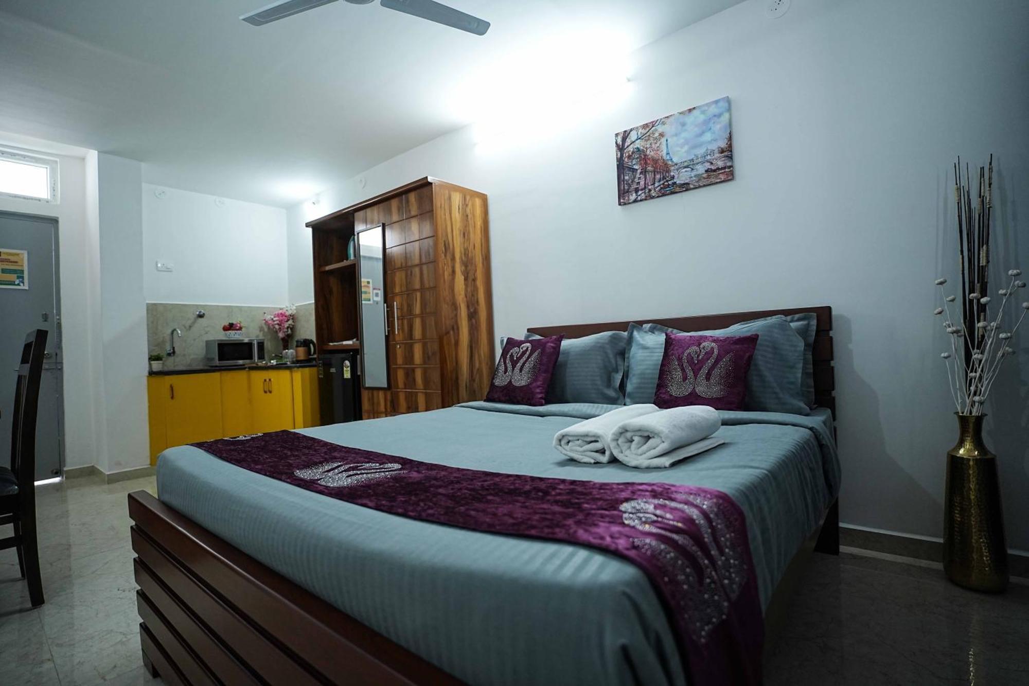 Yellow Bells Studios And Suites Gachibowli Екстериор снимка