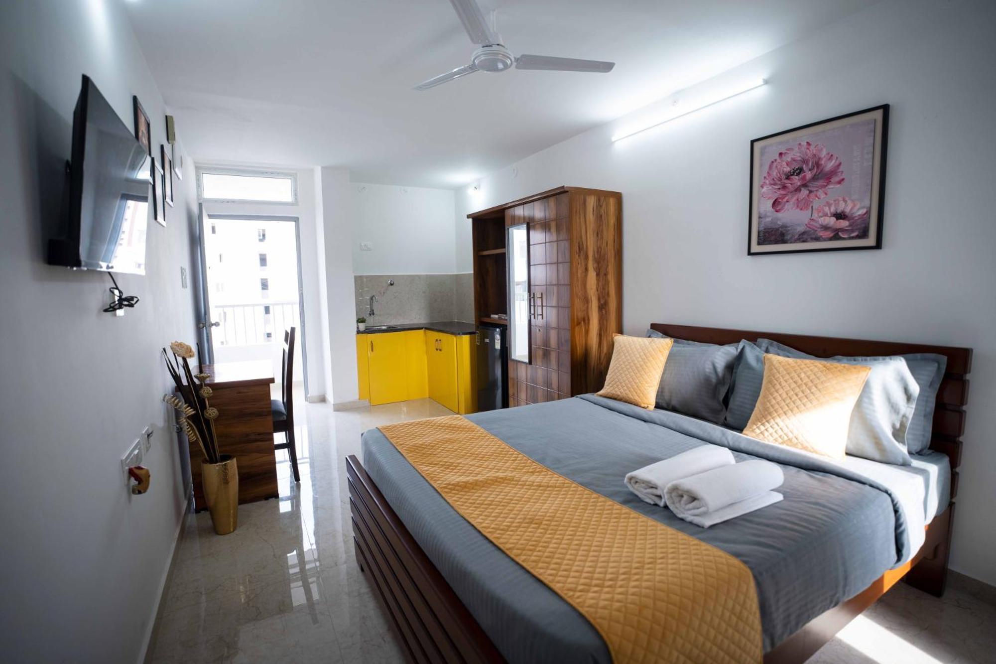Yellow Bells Studios And Suites Gachibowli Екстериор снимка