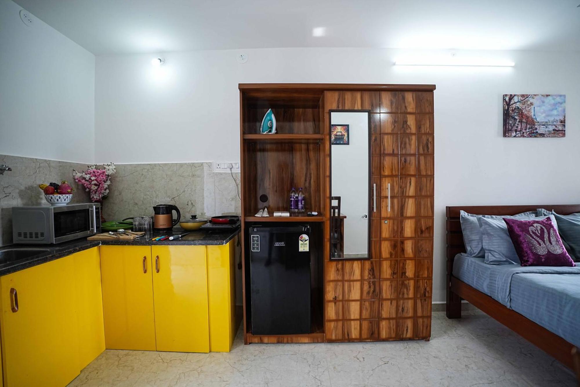 Yellow Bells Studios And Suites Gachibowli Екстериор снимка