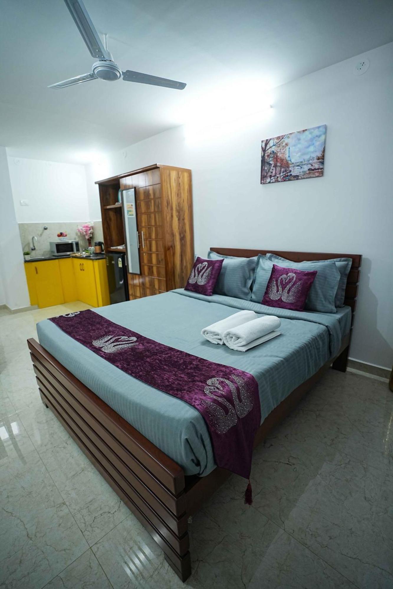 Yellow Bells Studios And Suites Gachibowli Екстериор снимка