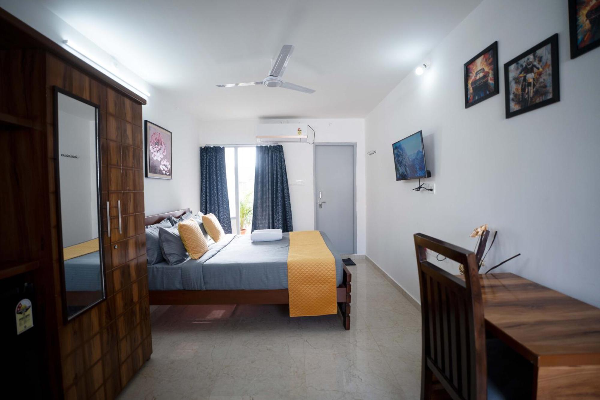 Yellow Bells Studios And Suites Gachibowli Екстериор снимка