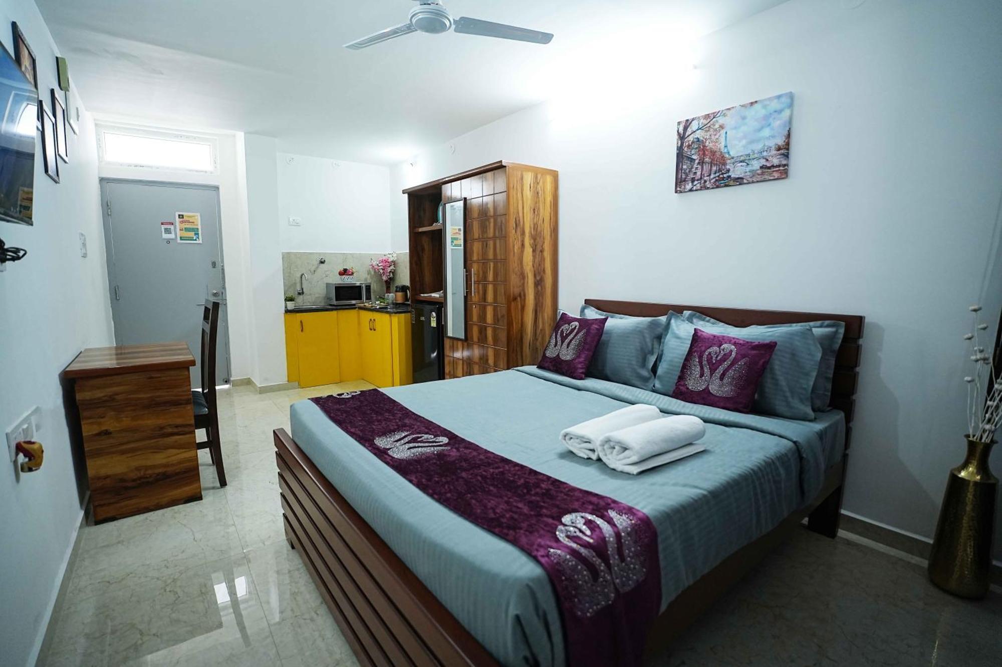 Yellow Bells Studios And Suites Gachibowli Екстериор снимка