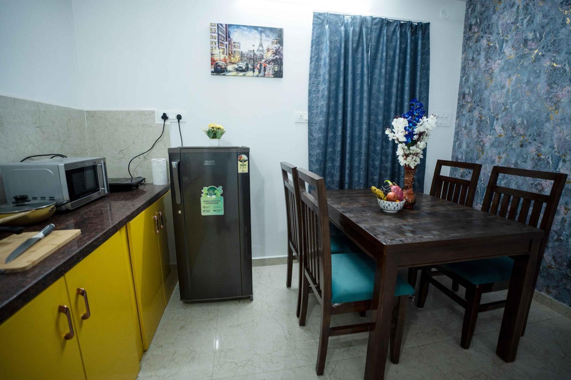 Yellow Bells Studios And Suites Gachibowli Екстериор снимка
